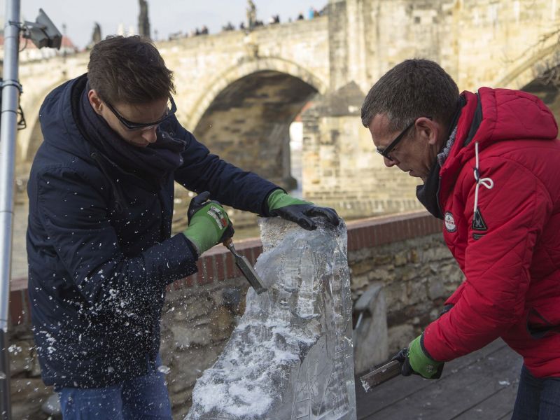 Tesání do ledu - outdoorový teambuilding