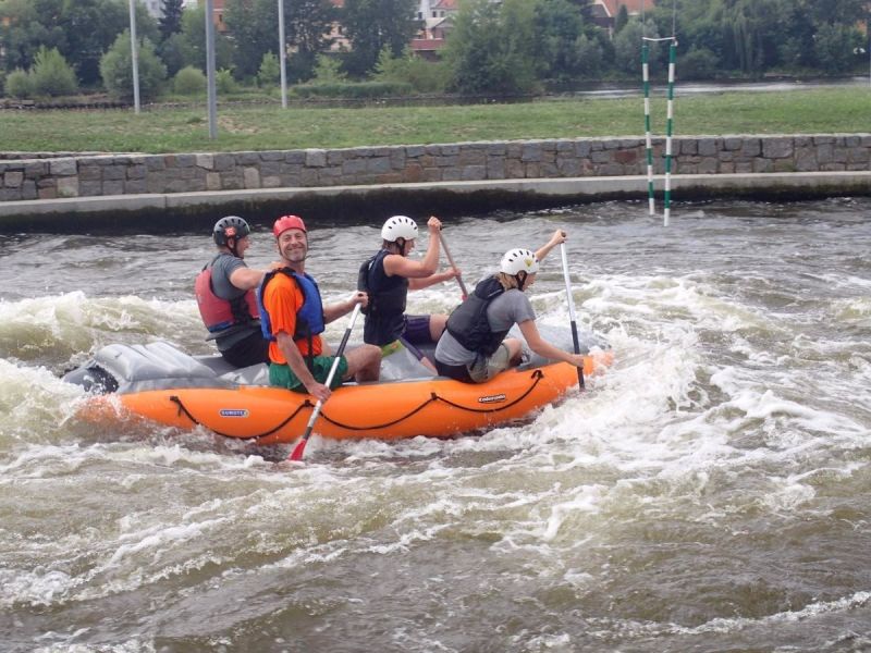 Rafting - dobrodružná teambuildingová aktivita