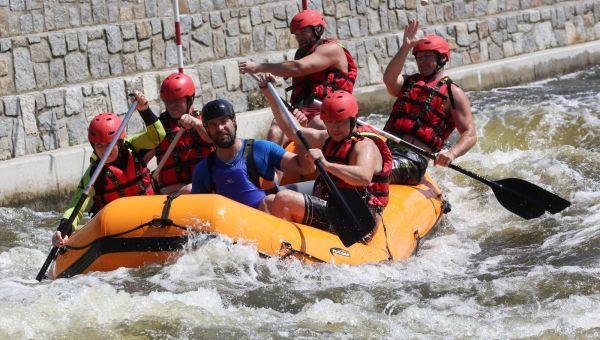 Divokými peřejemi - teambuilding tak trochu na vodě