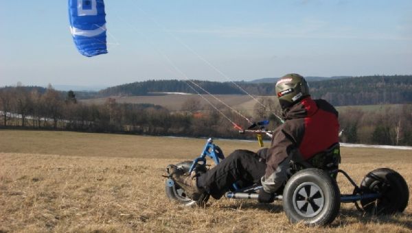 Kiting - outdoorová akce s větrem v zádech
